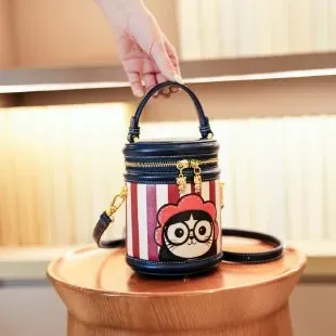 Tas Selempang Wanita Bahan PU Sintetis Motif Print Warna Putih Bentuk Bulat Tali Grosir Import
