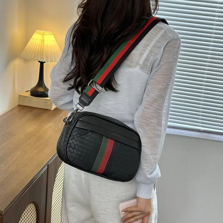 Tas Selempang Wanita Bahan Kain Tekstur Anyam Warna Hitam Bentuk Kotak Tali Grosir Import