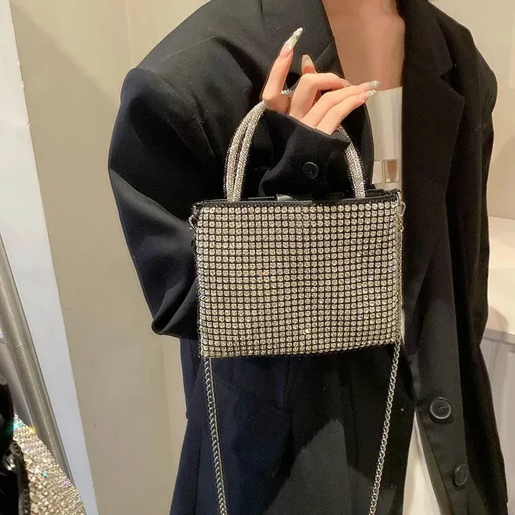 Tas Selempang Wanita Bahan PU Sintetis Motif Print Warna Silver Bentuk Kotak Grosir Import