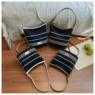 Tas Selempang Wanita Bahan PU Sintetis Motif Garis Horizontal Warna Putih Bentuk Grosir Import