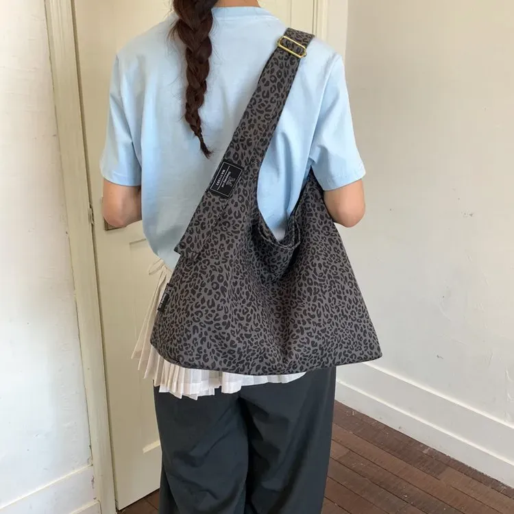 Tas Ransel Wanita Bahan Nylon Polos Warna Hitam Bentuk Kotak Tali Serut Resleting Grosir Import