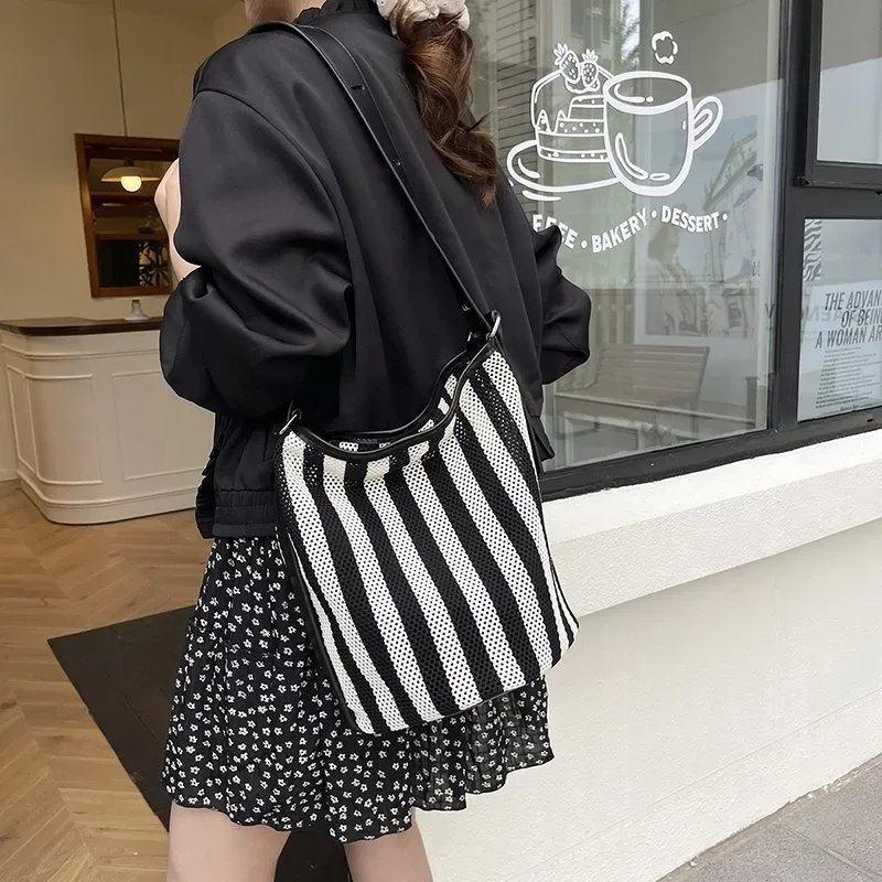 Tas Selempang Wanita Bahan Kain Motif Print Bentuk Kotak Tali Rantai Resleting Harga Grosir