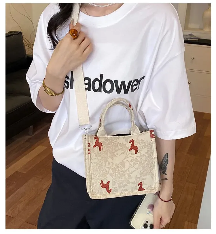Tas Selempang Wanita Bahan Kain Motif Print Warna Merah Bentuk Kotak Tali Grosir Import