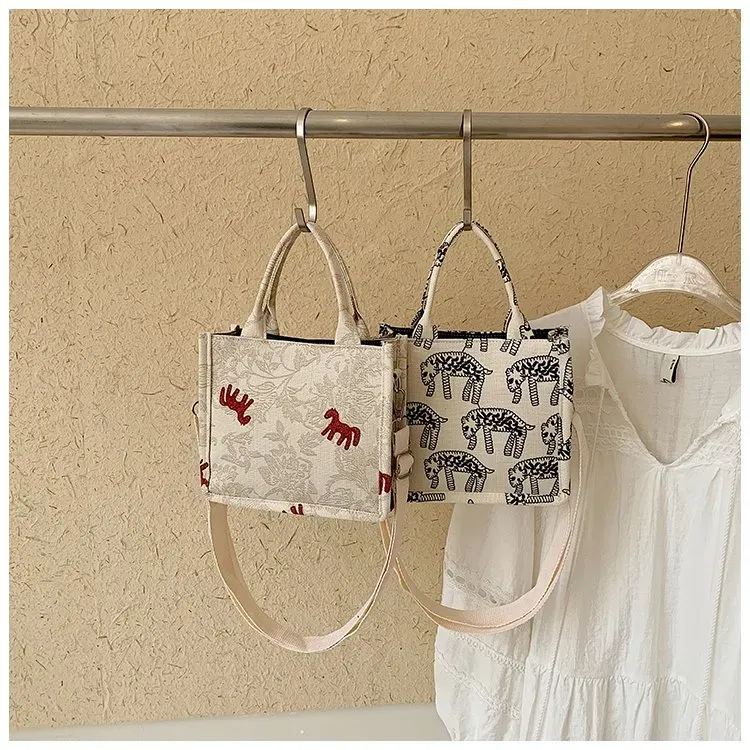 Tas Selempang Wanita Bahan Kain Motif Print Warna Merah Bentuk Kotak Tali Grosir Import