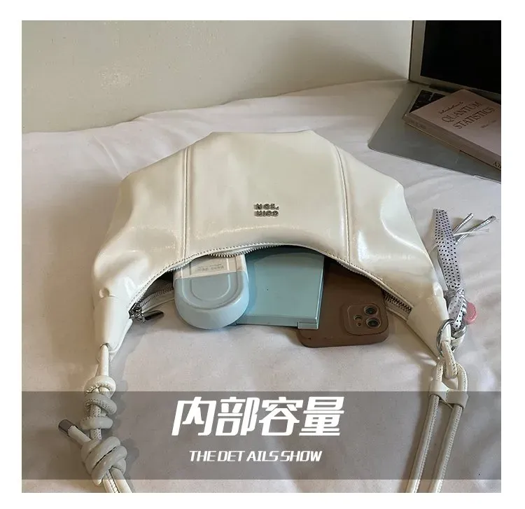 Tas Selempang Wanita Bahan PU Sintetis Polos Warna Hitam Bentuk Crescent Tali Katalog Grosir