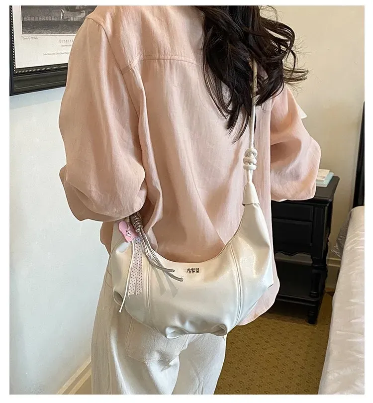 Tas Selempang Wanita Bahan PU Sintetis Polos Warna Hitam Bentuk Crescent Tali Katalog Grosir