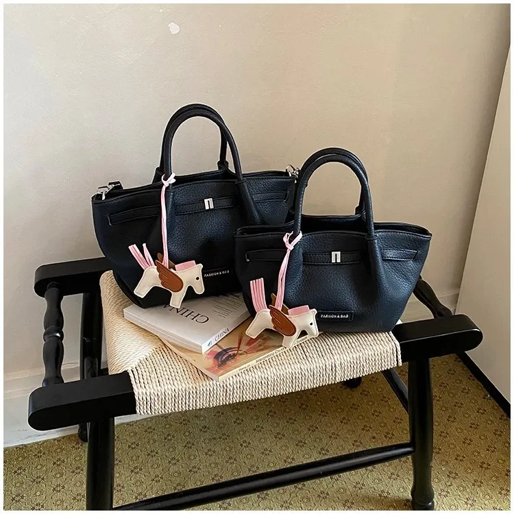 Tas Selempang Wanita Bahan PU Sintetis Polos Warna Hitam Bentuk Kotak Tali Lebar