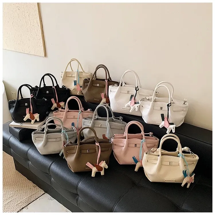 Tas Selempang Wanita Bahan PU Sintetis Polos Warna Hitam Bentuk Kotak Tali Lebar