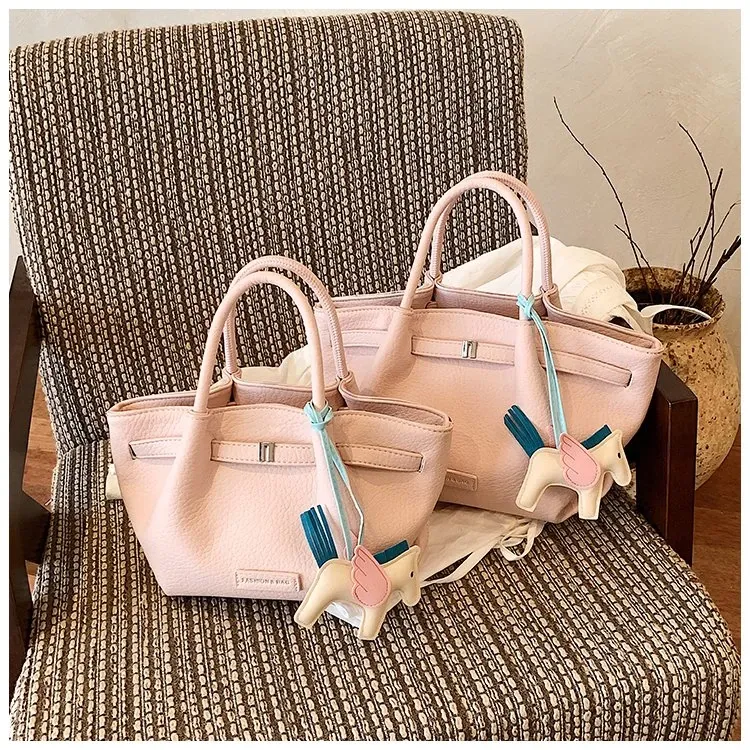 Tas Selempang Wanita Bahan PU Sintetis Polos Warna Hitam Bentuk Kotak Tali Lebar