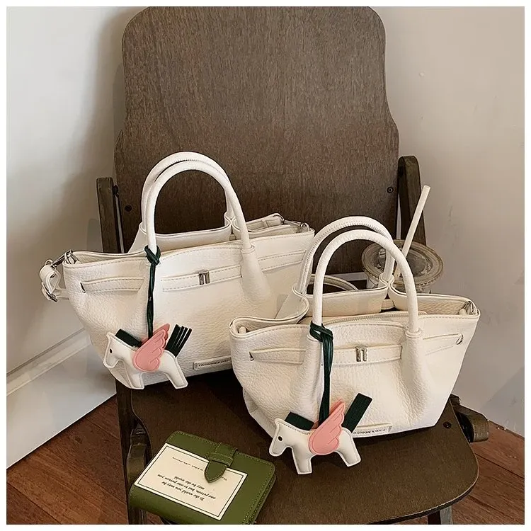 Tas Selempang Wanita Bahan PU Sintetis Polos Warna Hitam Bentuk Kotak Tali Lebar