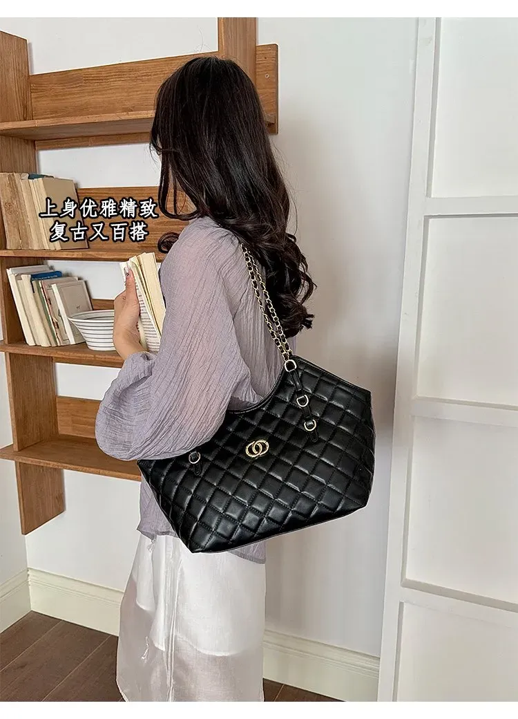 Tas Selempang Wanita Bahan PU Sintetis Model Quilted Warna Hitam Bentuk Kotak Model Import