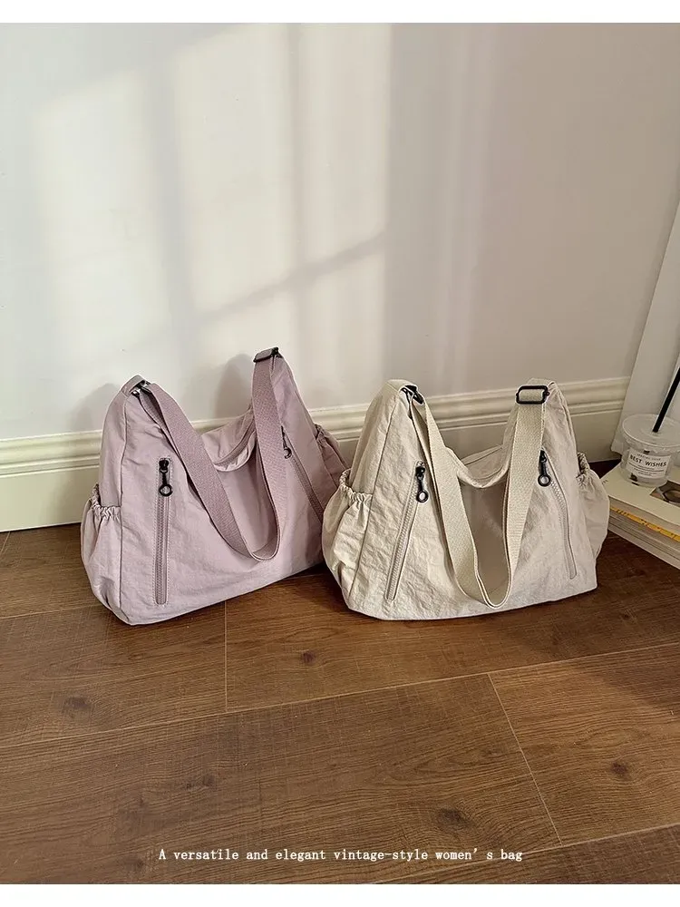 Tas Selempang Wanita Bahan Nylon Polos Warna Hitam Model Hobo Tali Panjang Resleting Grosir
