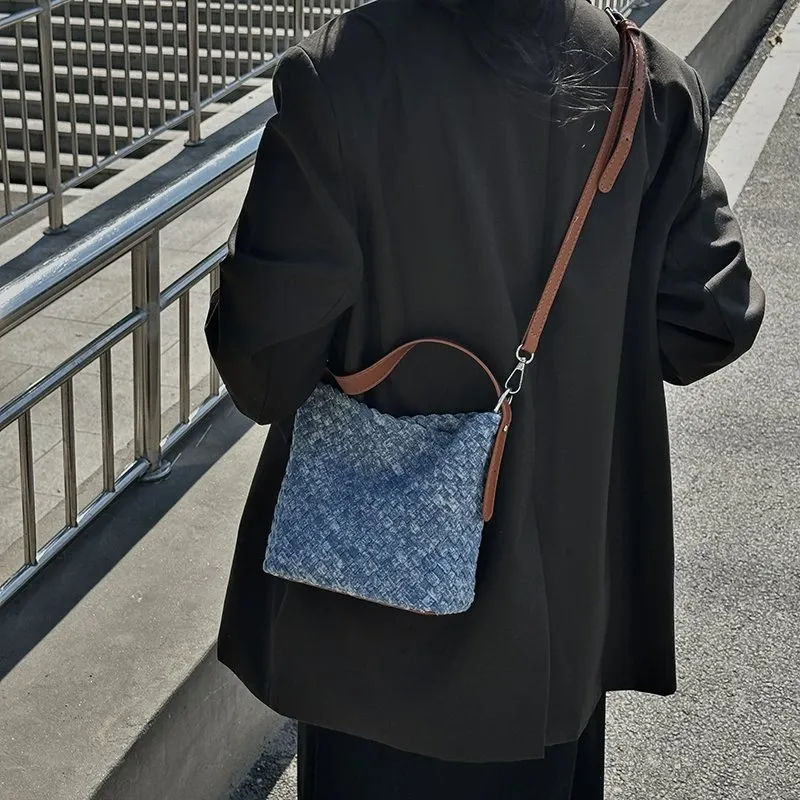 Tas Selempang Wanita Bahan PU Sintetis Tekstur Anyam Warna Biru Bentuk Kotak Grosir Import
