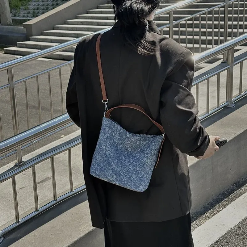 Tas Selempang Wanita Bahan PU Sintetis Tekstur Anyam Warna Biru Bentuk Kotak Grosir Import