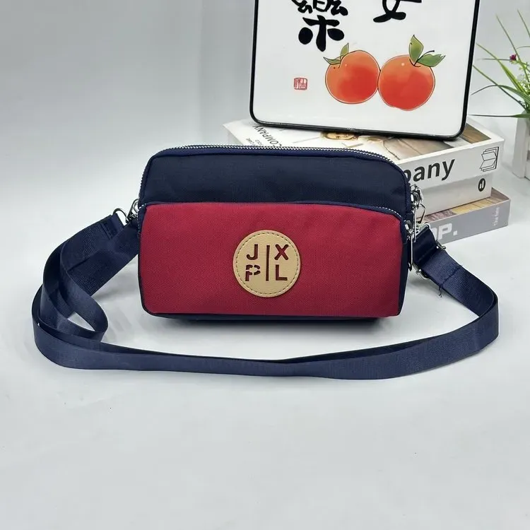 Tas Selempang Wanita Bahan Nylon Polos Warna Hitam Bentuk Kotak Tali Lebar Katalog Grosir