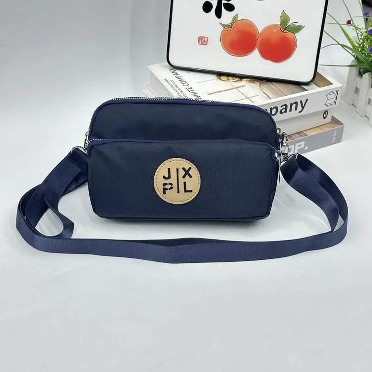 Tas Selempang Wanita Bahan Nylon Polos Warna Hitam Bentuk Kotak Tali Lebar Katalog Grosir