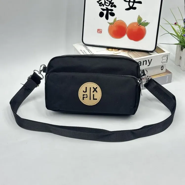 Tas Selempang Wanita Bahan Nylon Polos Warna Hitam Bentuk Kotak Tali Lebar Katalog Grosir