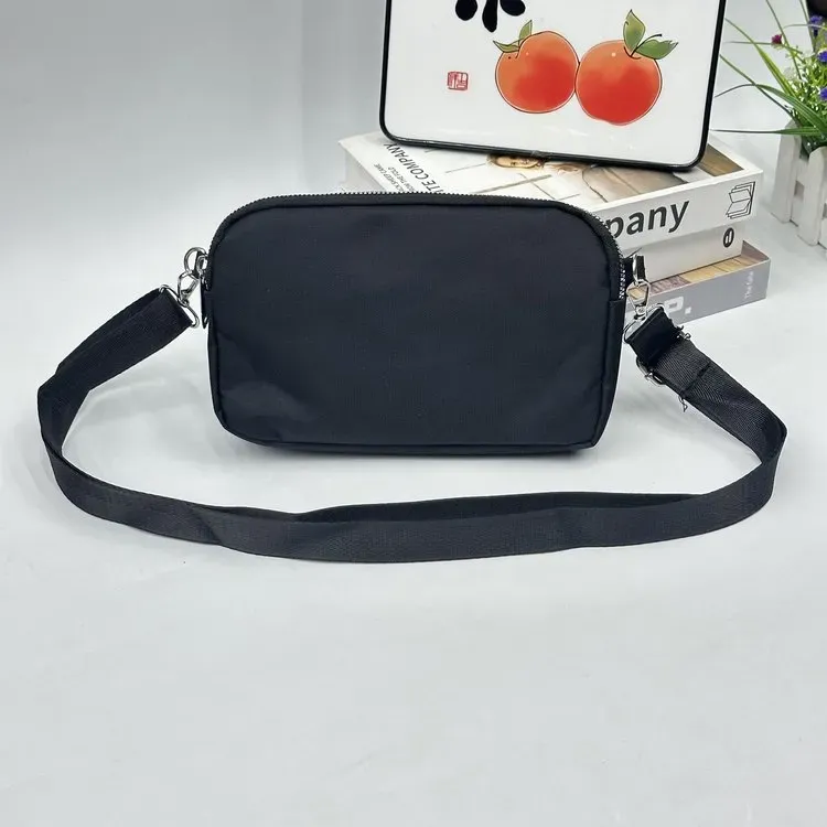 Tas Selempang Wanita Bahan Nylon Polos Warna Hitam Bentuk Kotak Tali Lebar Katalog Grosir
