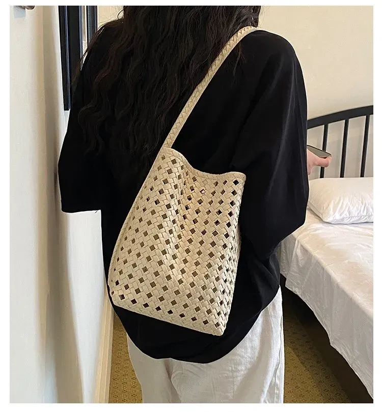 Tas Selempang Wanita Bahan PU Sintetis Motif Polkadot Warna Putih Bentuk Kotak Stok Grosir