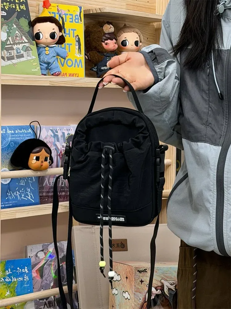 Tas Selempang Wanita Bahan Nylon Motif Print Warna Biru Bentuk Kotak Tali Lebar Resleting