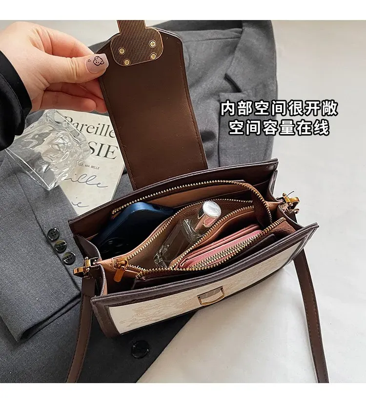 Tas Selempang Wanita Bahan PU Sintetis Motif Print Bentuk Kotak Tali Panjang Warna Cokelat