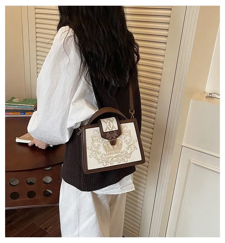 Tas Selempang Wanita Bahan PU Sintetis Motif Print Bentuk Kotak Tali Panjang Warna Cokelat