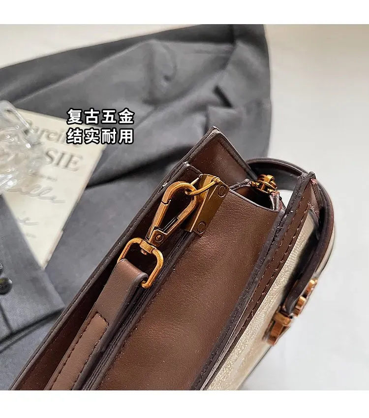 Tas Selempang Wanita Bahan PU Sintetis Motif Print Bentuk Kotak Tali Panjang Warna Cokelat