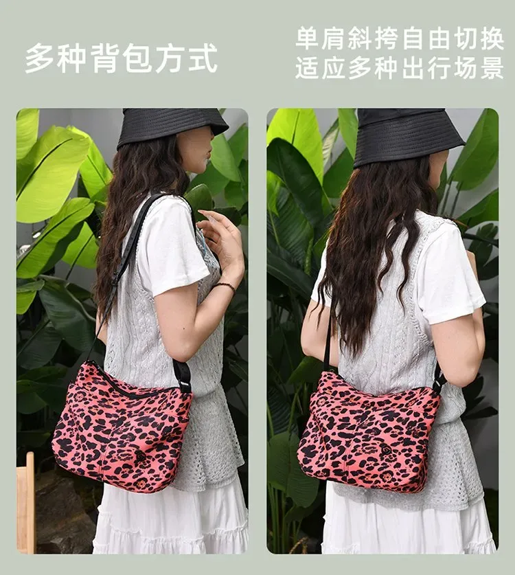 Tas Selempang Wanita Bahan Nylon Motif Print Warna Hitam Bentuk Crescent Tali Grosir Import