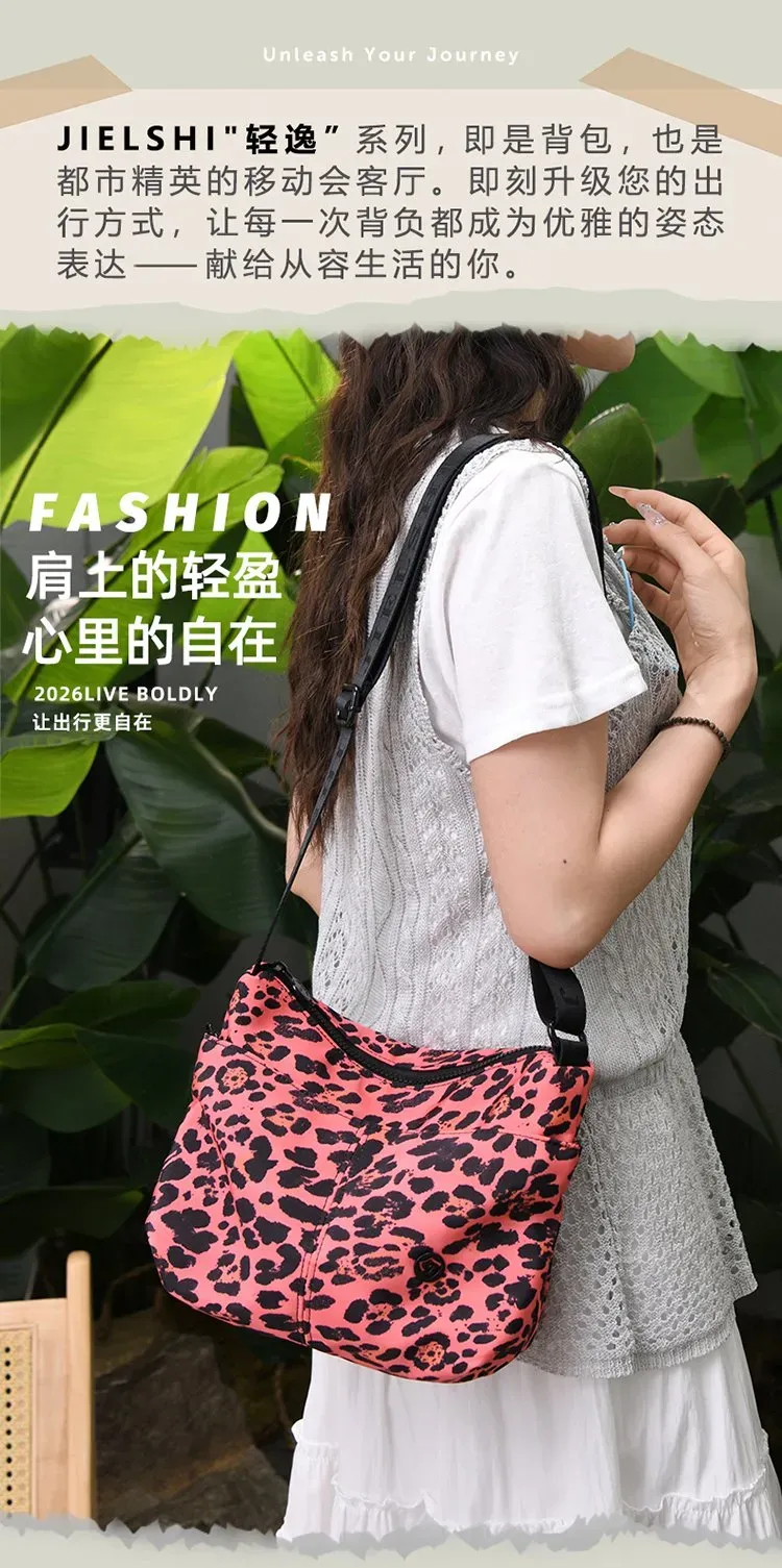 Tas Selempang Wanita Bahan Nylon Motif Print Warna Hitam Bentuk Crescent Tali Grosir Import