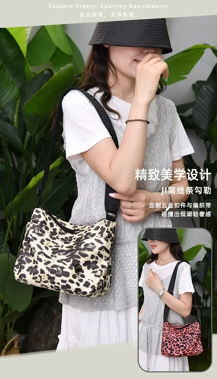 Tas Selempang Wanita Bahan Nylon Motif Print Warna Hitam Bentuk Crescent Tali Grosir Import