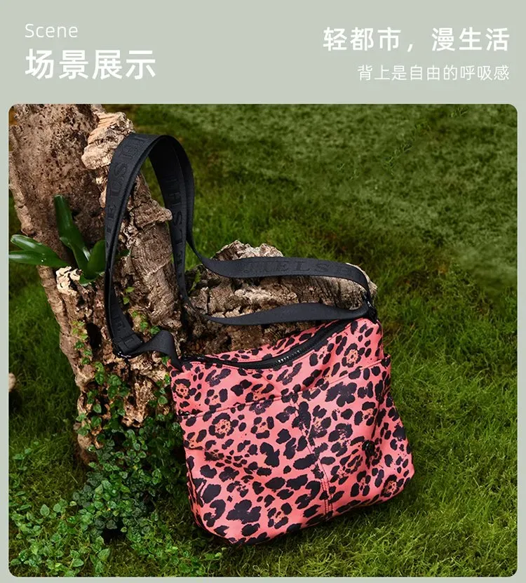 Tas Selempang Wanita Bahan Nylon Motif Print Warna Hitam Bentuk Crescent Tali Grosir Import